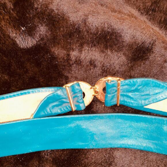 VINTAGE 80's EIGHTIES TURQUOISE GLOVE LEATHER GOLD CLASP BELT NEVER WORN - Picture 2 of 4